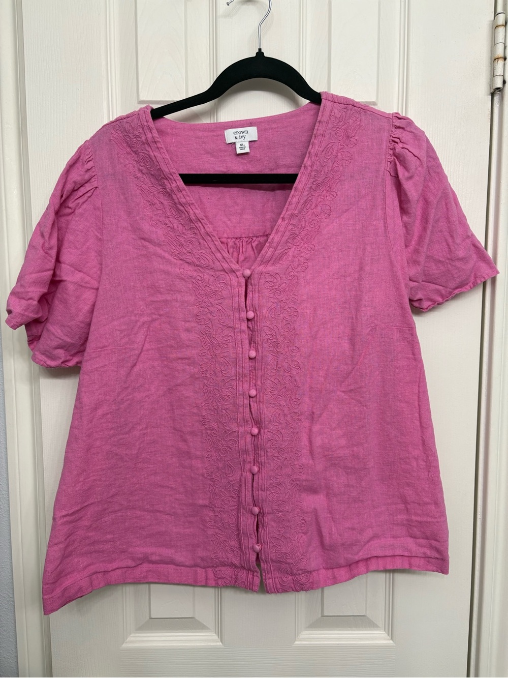 Crown & Ivy Pink Button-Front Embroidered Women's Top